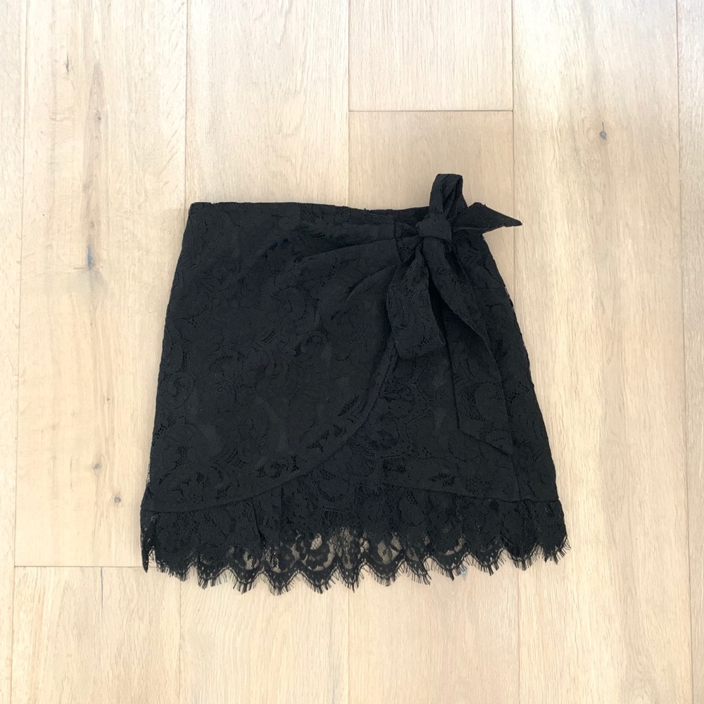 Ou lace skirt
